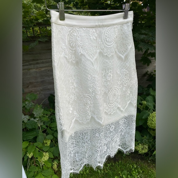 PEACEBIRD Cream Lace Topped Mini Skirt - Picture 10 of 10